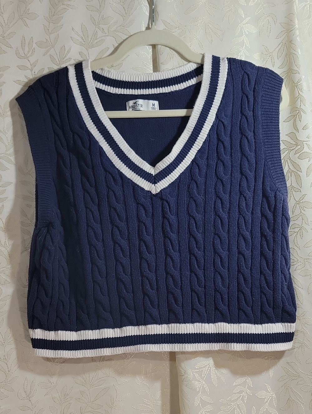 Hollister Navy V-Neck Cable Knit Sweater Vest with White Trim